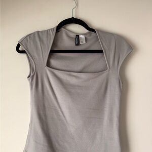 Divided Gray Fitted Cap Sleeve Blouse